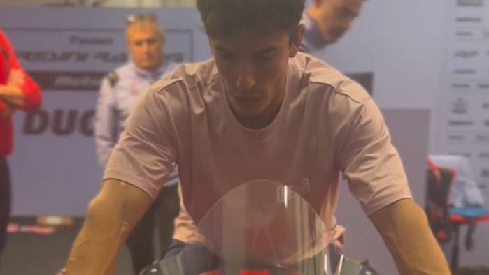FOTO: Marquez Menaiki Motor Ducati untuk Pertama Kalinya
